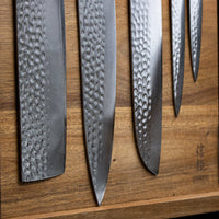 Juego de cuchillos de Damasco martillado BR de 5 piezas + Bloque magnético para cuchillos Juego de cuchillos de doble filo con bloque Shinrai Knives