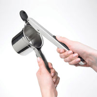 OXO - Prensa para patatas de acero inoxidable de 29 cm OXO