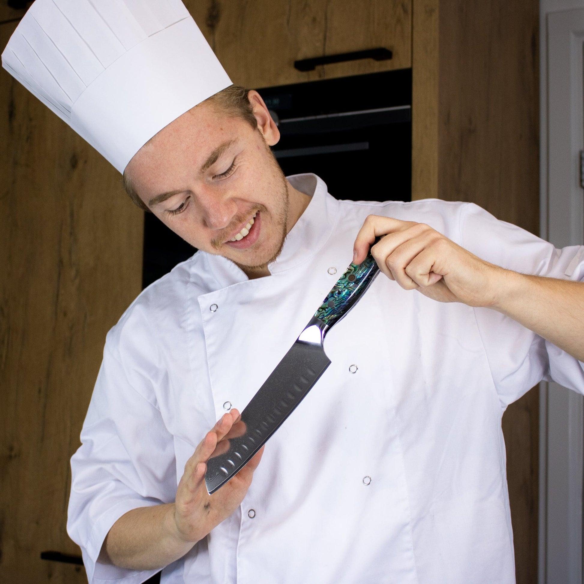 Cuchillo Santoku de Damasco con Joyas de Nácar de 18 cm Shinrai Japón