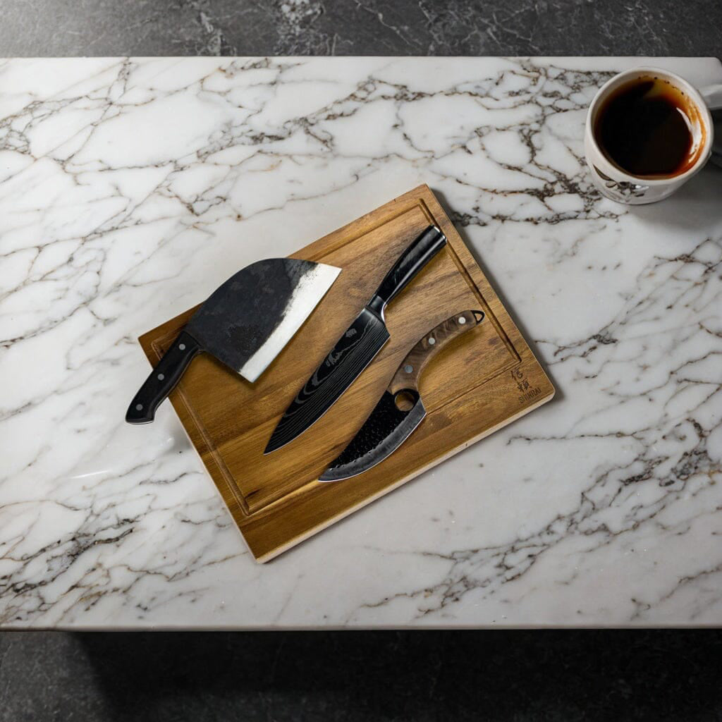 Shinrai Japón - 3 cuchillos forjados marrones + tabla de cortar
