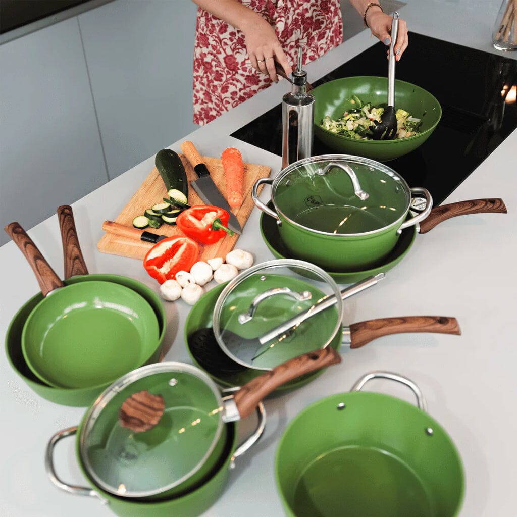 Juego de utensilios de cocina de inducción.