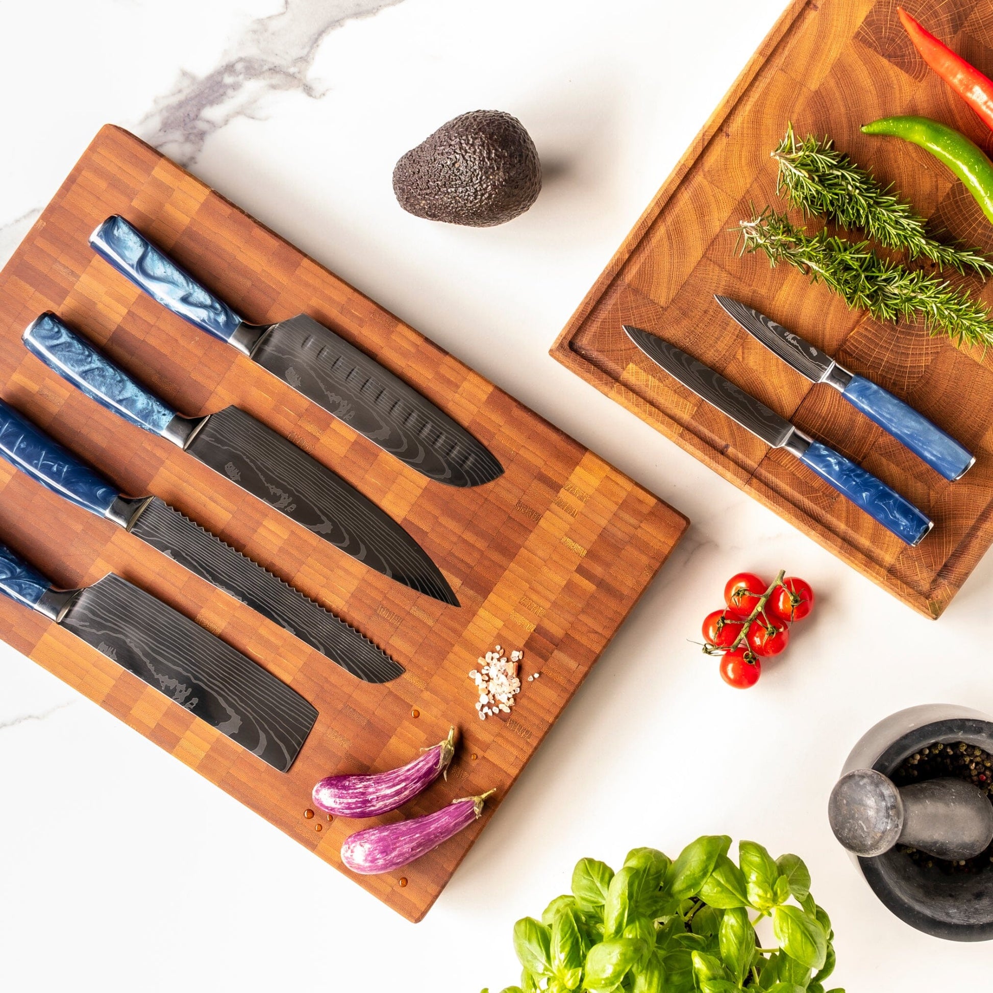 Shinrai Japón - Juego de 6 cuchillos con estampado de damasco y zafiro epoxi + bloque magnético para cuchillos Scalae - Juego de cuchillos de madera de acacia con bloque Shinrai Japón
