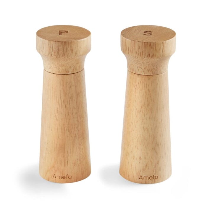 https://www.es.megacookingworld.com/cdn/shop/products/amefa-modern-2-piece-peppersalt-mills-set-wood-15cm-in-gift-box-amefa-849463.jpg?v=1678721704