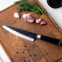 Cuchillo de chef de acero inoxidable martillado negro de 20 cm Shinrai Japón